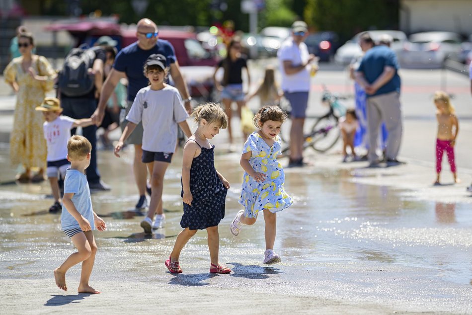 Łódź. Piknik otwarcia Szczecińskiej w Łodzi wielkim hitem. Tłumy łodzian bawią się świetnie