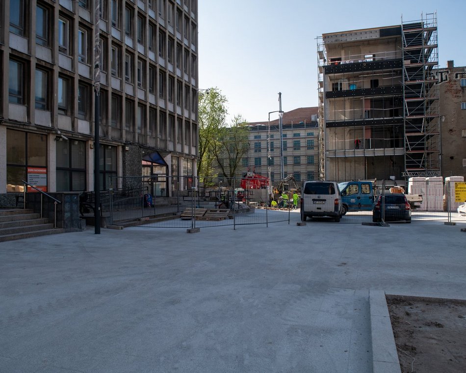 Plac Komuny Paryskiej w remonecie