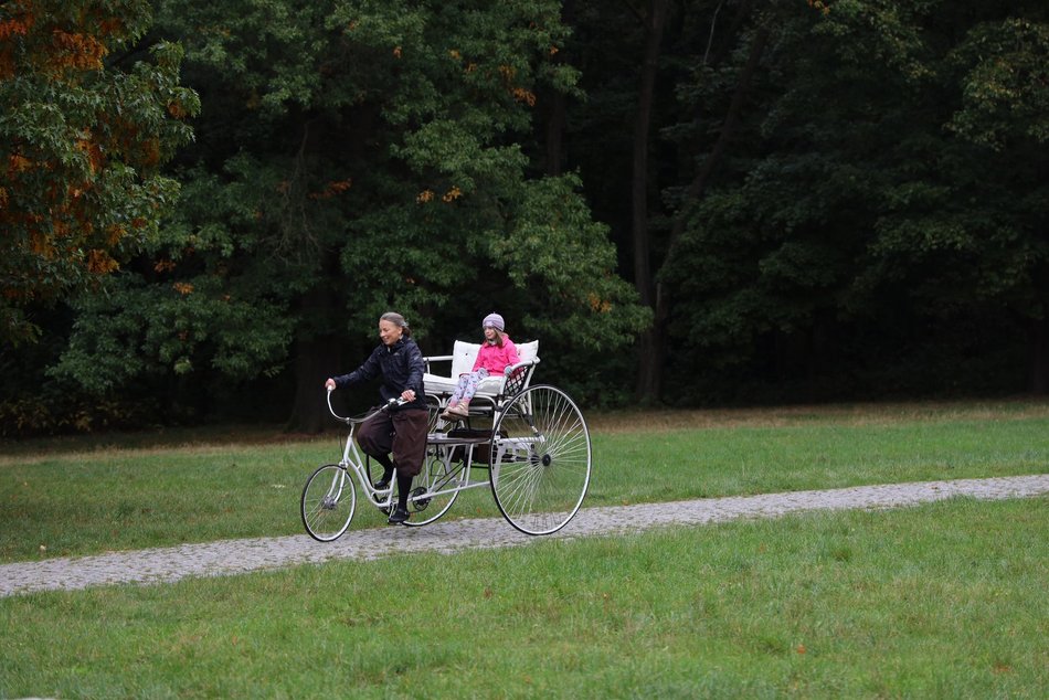 Pokaz rowerowy w parku Julianowskim