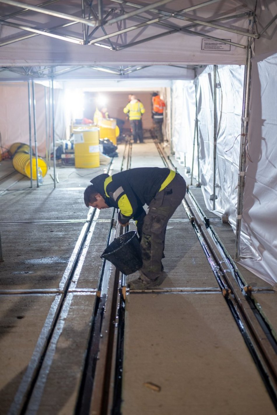 Remont ul. Legionów w Łodzi - prace prowadzone po zmroku