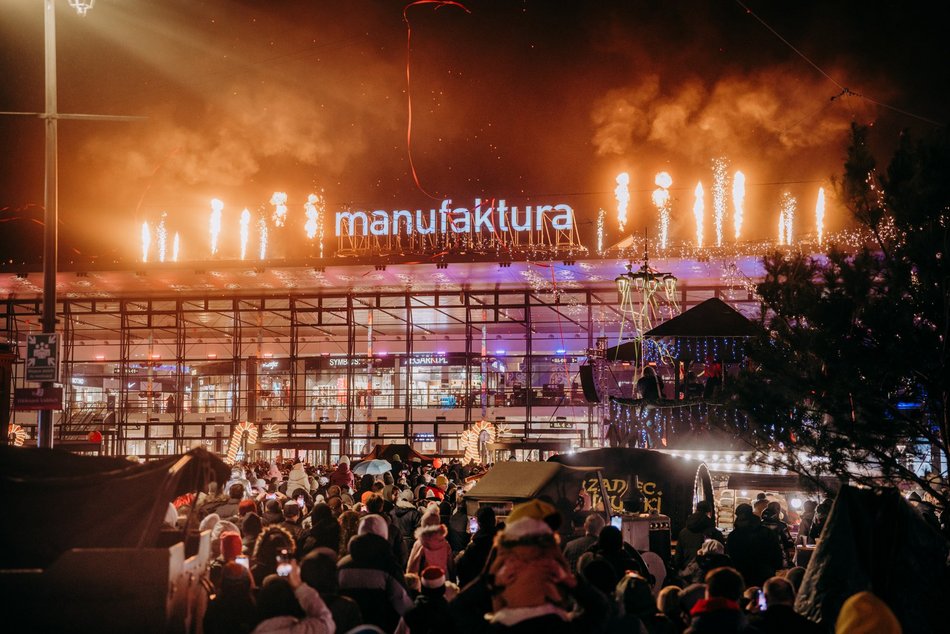 Łódź. Światełko do Nieba zakończyło WOŚP 2025 w Łodzi. Tłumy łodzian i niepowtarzalny klimat