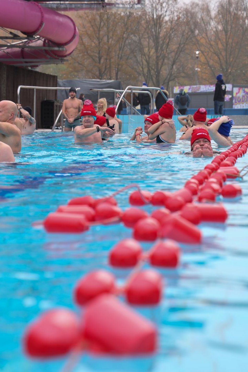 Pierwsze w tym sezonie morsowanie w Aquaparku Fala w Łodzi