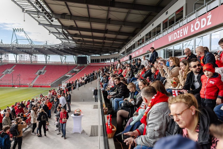 Łódź. Święcenie pokarmów na stadionie Widzewa Łódź