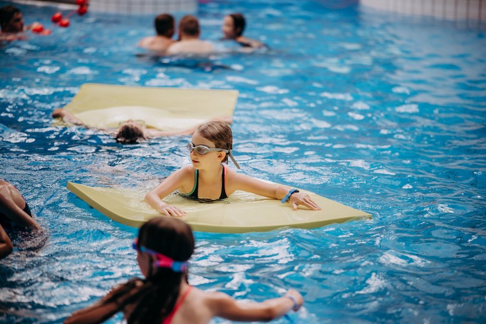 Łódź. Wakacyjne kursy w Aquaparku Fala w Łodzi. Nauka pływania, nurkowanie, ratownictwo wodne