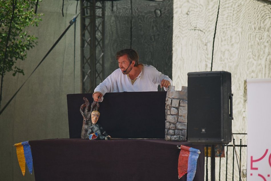 Łódź. Baśniowa Piotrkowska w Łodzi. Teatr Barnaby zapewnił dobrą zabawę całej rodzinie!