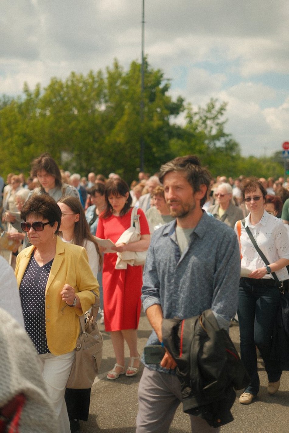 Łódź. Boże Ciało w Łodzi. Ulicami miasta przeszła procesja z kościoła M.B. Zwycięskiej