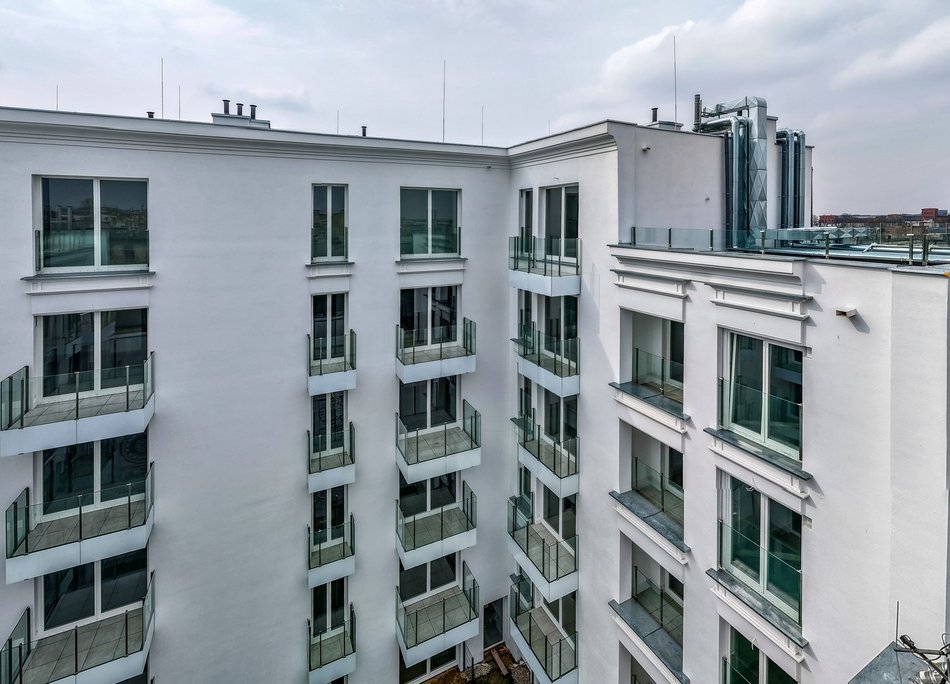 Biała Kamienica przy Zachodniej już bez rusztowań. Zobacz ją w pełnej krasie