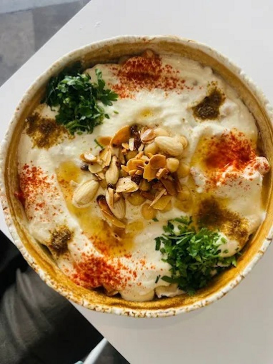 Łódź. Gdzie zjeść autorski hummus w Łodzi? Saji's, Little Beirut, Cud Miód Fabryczna i Zielona