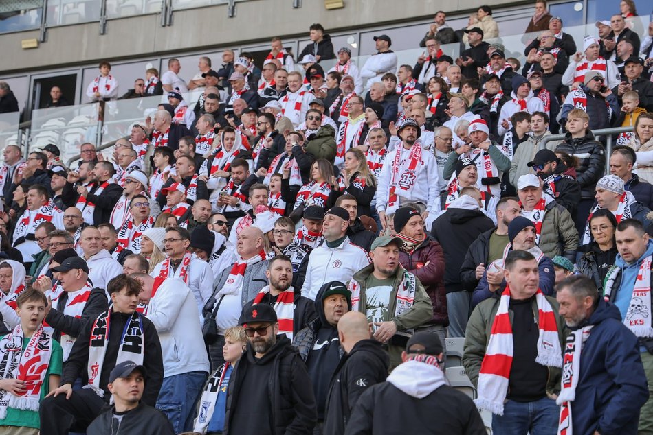Łódź. Kibice na meczu ŁKS Łódź z Ruchem Chorzów. Byłeś/aś? Znajdź się w galerii!
