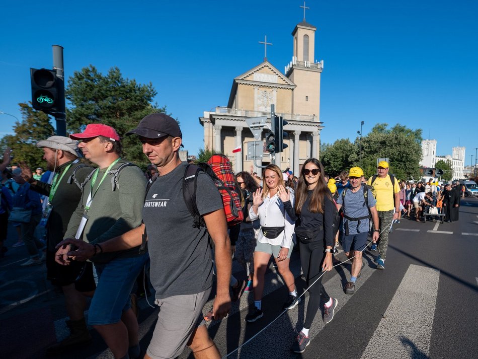 Łódź. Ruszyła 100. Piesza Pielgrzymka Łódzka na Jasną Górę. Maszeruje ponad 200 pątników!