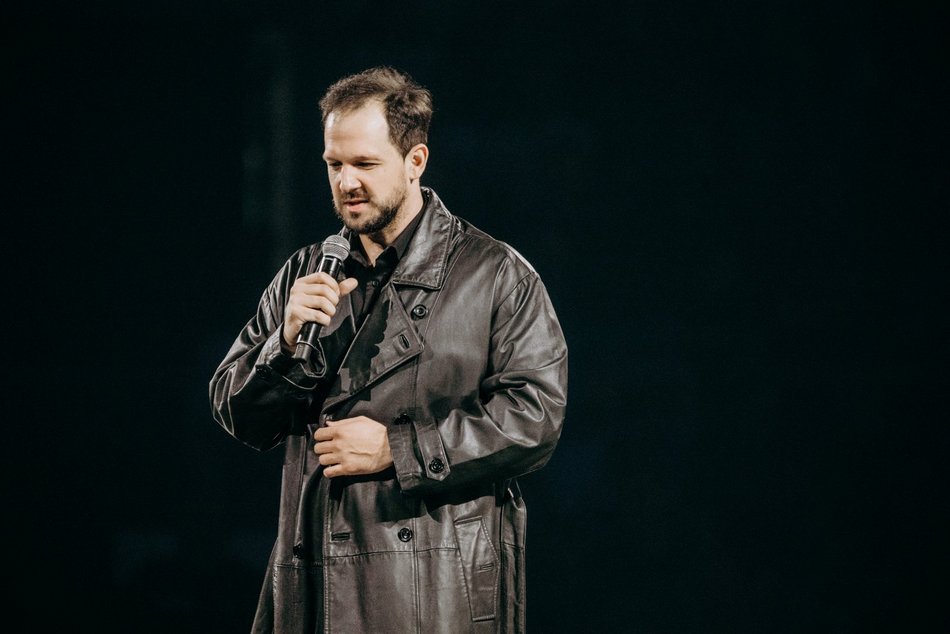 Rafał Pacześ wystąpił w Atlas Arenie. Salwy śmiechu wywołał program „Prokura Tour’a”