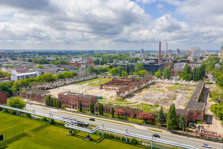 Łódź. Słynna fabryka Uniontex w Łodzi w trakcie remontu. Odwiedził ją Jan Paweł II