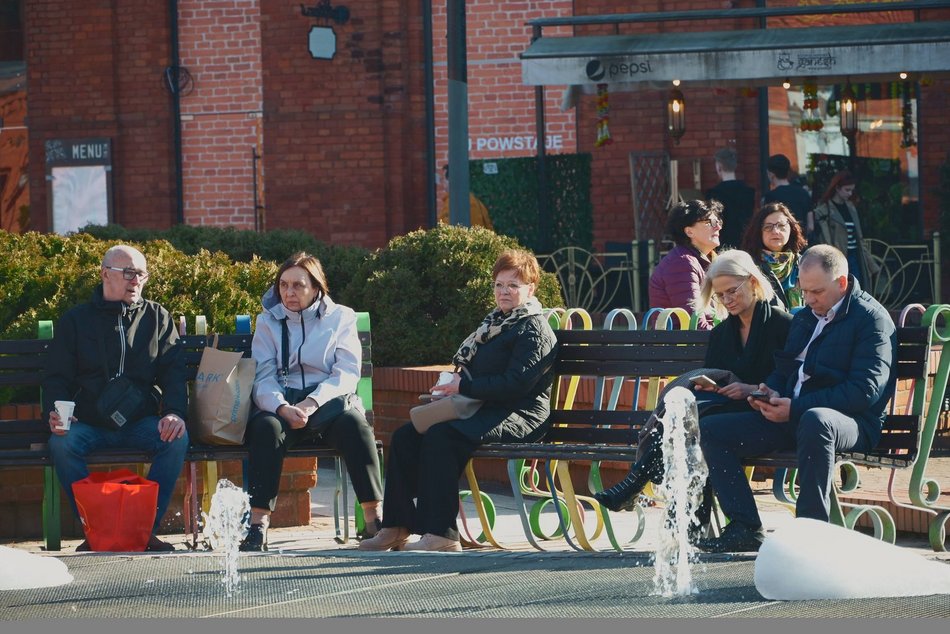 Park Staromiejski i Manufaktura skąpane w wiosennym słońcu