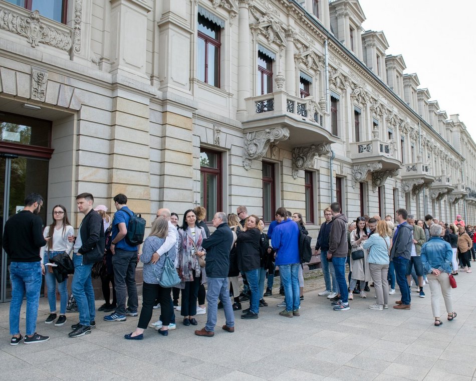 Zwiedzający podczas Nocy Muzeów 2023 w Łodzi