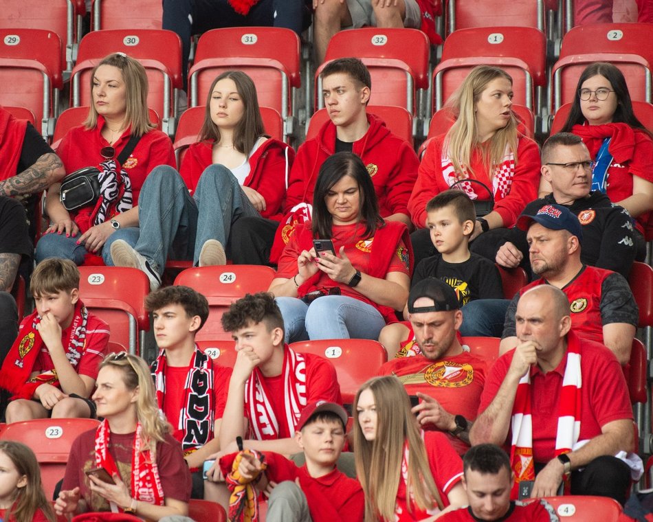Kibice na meczu Widzewa Łódź z Koroną Kielce