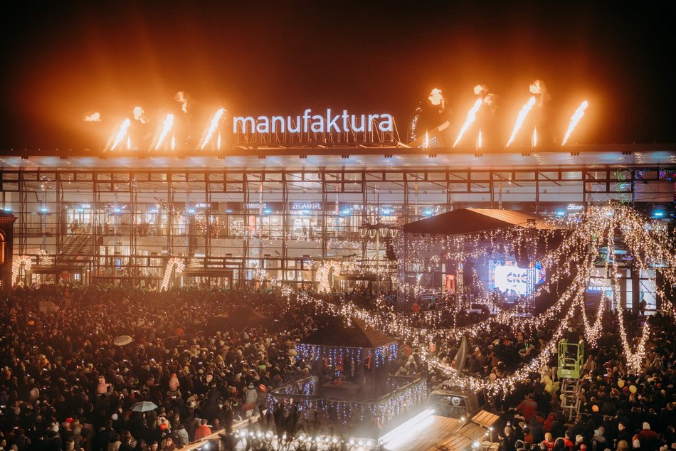 Łódź. Światełko do Nieba zakończyło WOŚP 2025 w Łodzi. Tłumy łodzian i niepowtarzalny klimat