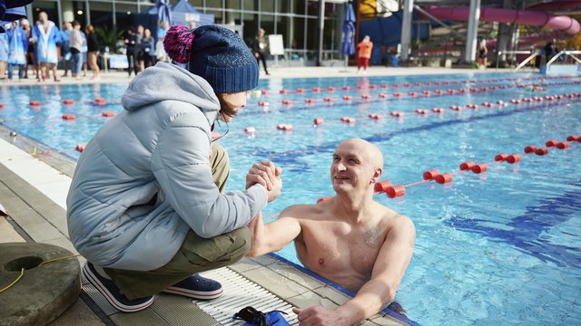 Aquapark Fala przyciągnął 130 pływaków na zawody Zimno i Fajnie. Ekstremalna rywalizacja w lodowatej wodzie