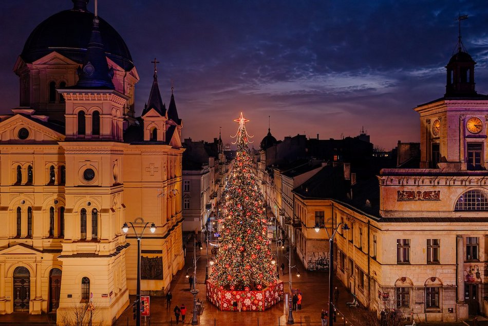 Łódź. Jarmark Bożonarodzeniowy w Łodzi nocą