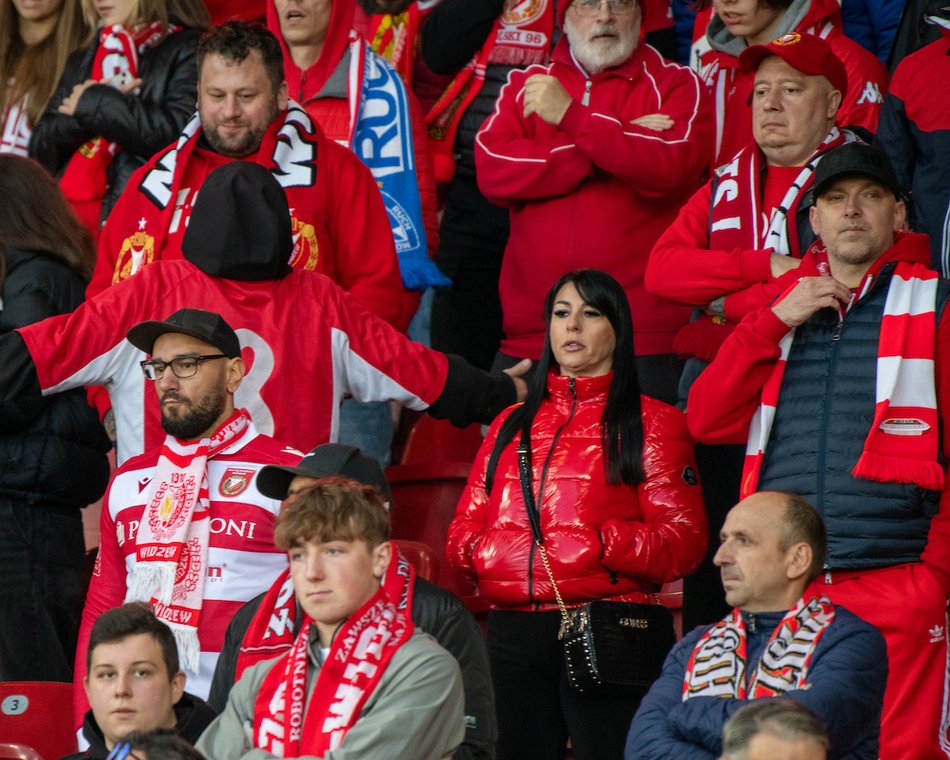 Łódź. Kibice na meczu Widzewa Łódź z Legią Warszawa. Byłeś? Odszukaj się w galerii