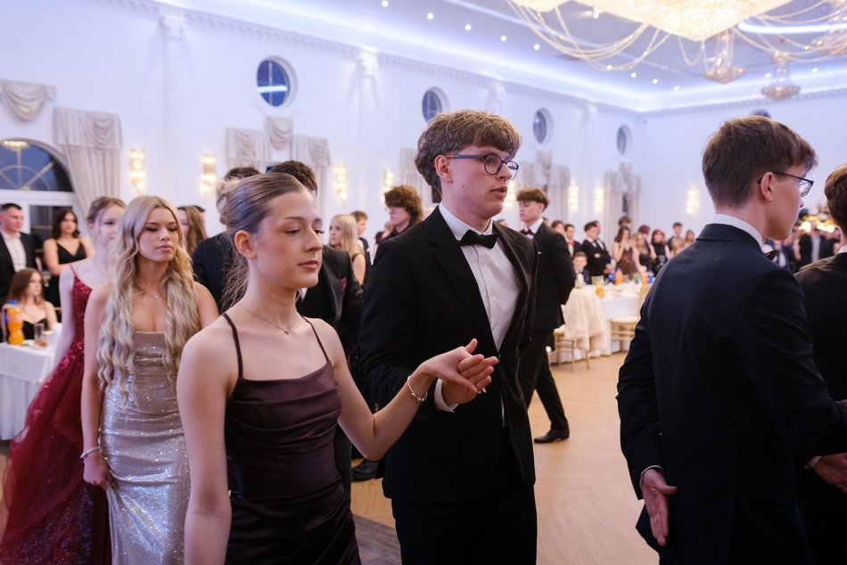 Studniówka XV w Łodzi. Niezapomniane chwile i piękne wspomnienia