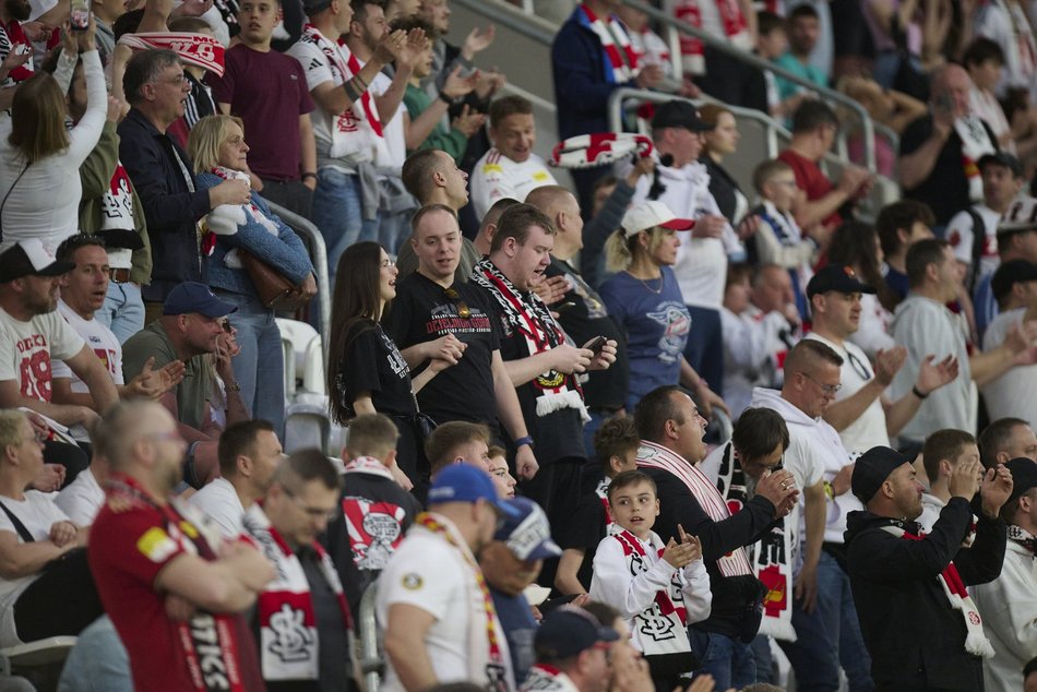 Łódź. Kibice na meczu ŁKS Łódź - Pogoń Siedlce