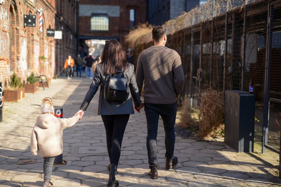 Spacerowicze na ul. Piotrkowskiej w Łodzi