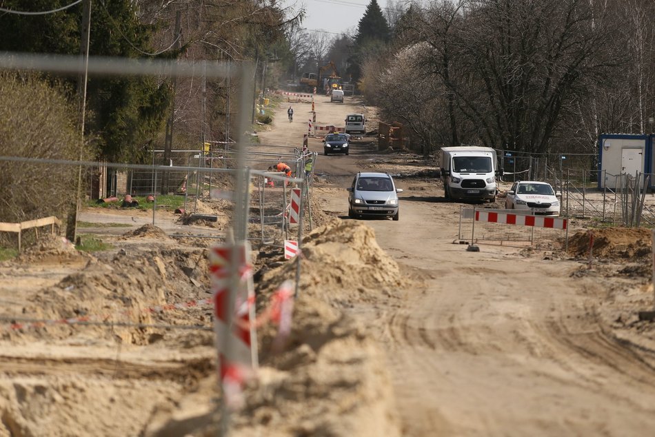 Remont Pomorskiej. Trwają prace przy budowie kanalizacji deszczowej. Sprawdzamy postępy