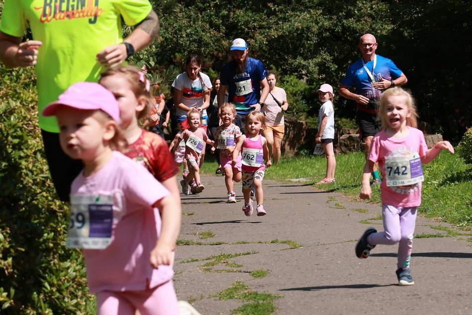 Łódź. Botaniczna Piątka w Ogrodzie Botanicznym w Łodzi. Biegowe emocje i pozytywna energia