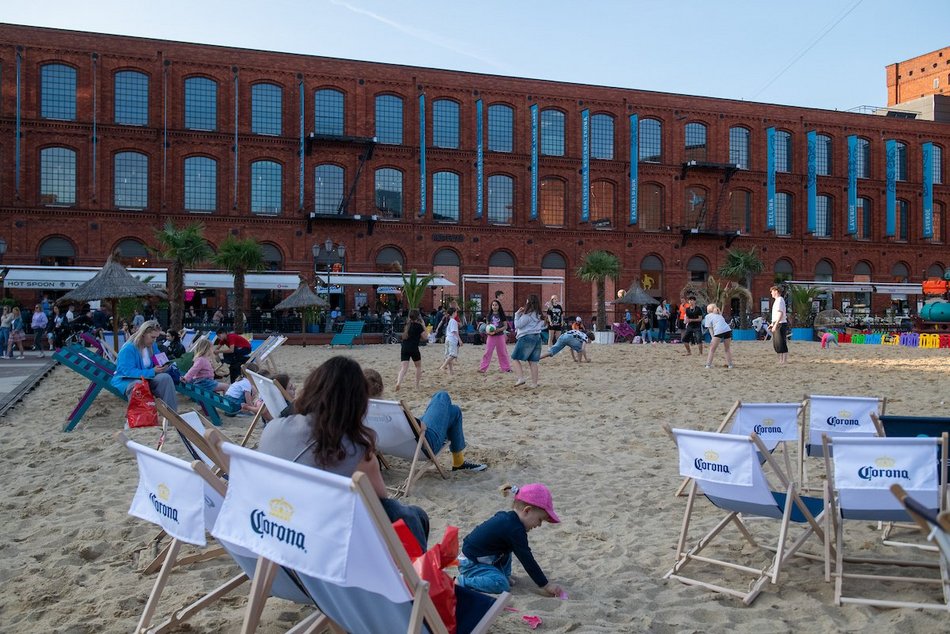 Łódź. Manufaktura otwiera sezon letni! Na rynku pojawiła się piaszczysta plaża