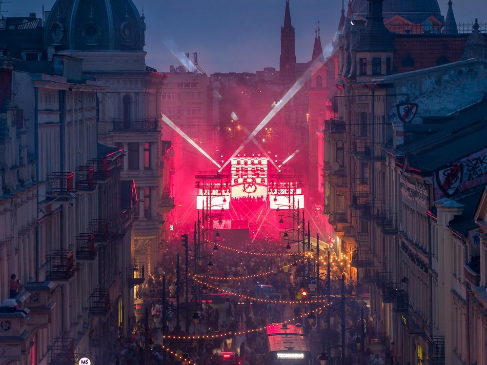 Łódź. To dopiero widok! Największy pochód w historii Parady Wolności w Łodzi z lotu ptaka!
