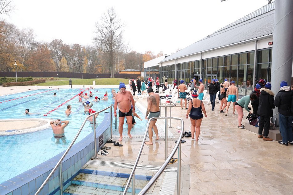 Pierwsze w tym sezonie morsowanie w Aquaparku Fala w Łodzi