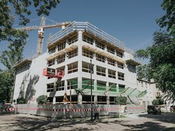 Łódź. Budowa parkingów wielopoziomowych w Łodzi. Powstają kolejne piętra. Kiedy koniec prac?