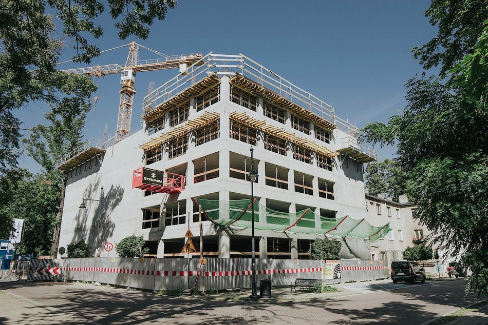 Łódź. Budowa parkingów wielopoziomowych w Łodzi. Powstają kolejne piętra. Kiedy koniec prac?