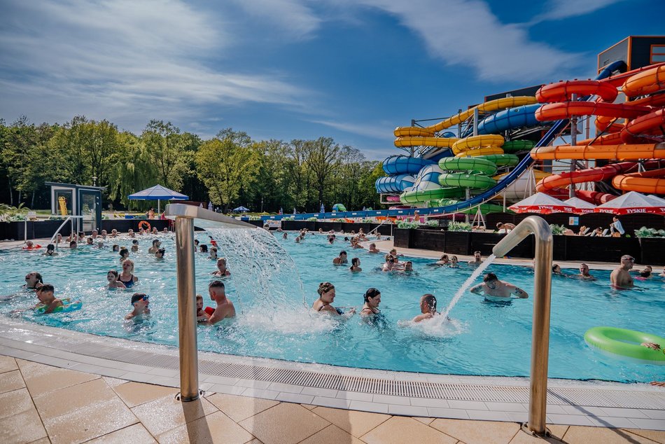 Aquapark Fala w majówkę - baseny zewnętrzne, zjeżdżalnia kamikaze