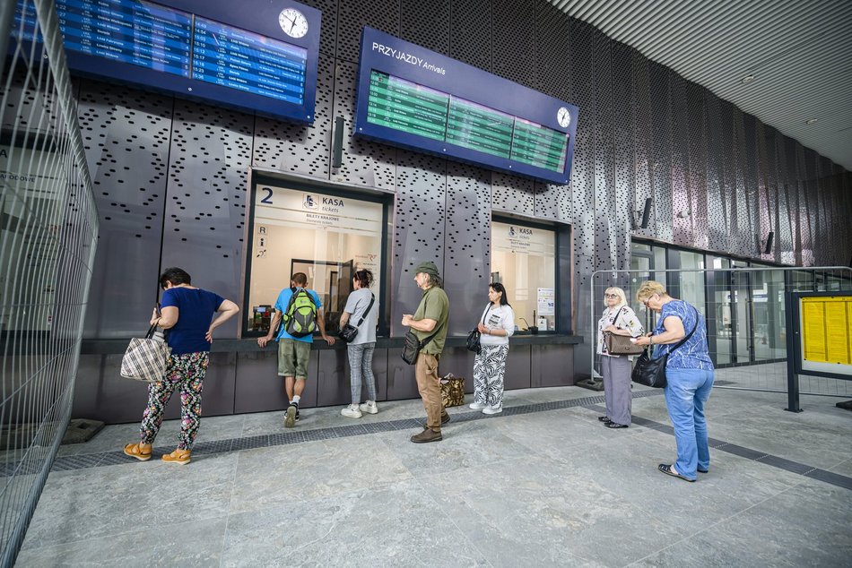 Nowy dworzec Łódź Kaliska od środka! Korytarze, kasy i zejścia na perony