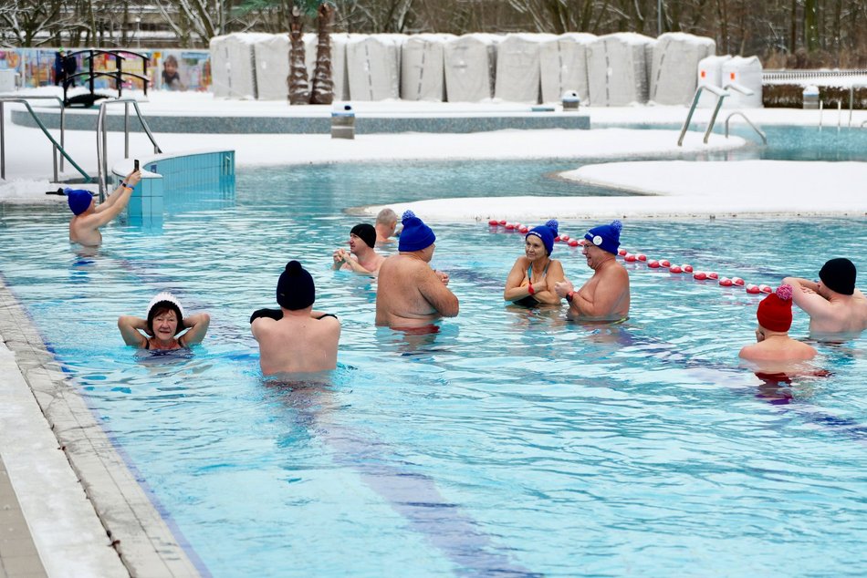 Łódź. Morsowanie w Aquaparku Fala