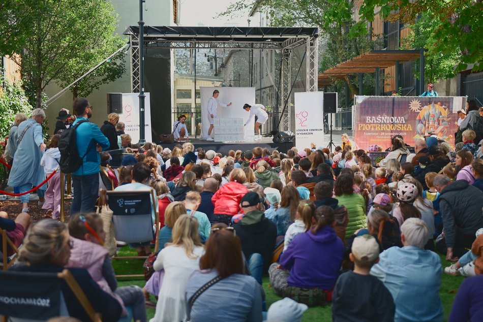 Łódź. Baśniowa Piotrkowska w Łodzi. Grupa Po OmacKu