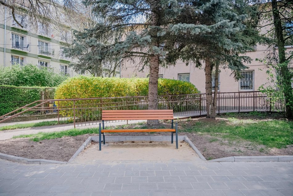 Łódź. Remont Gandhiego w Łodzi. Do nowej jezdni, chodników i parkingów dołączyły drzewa!