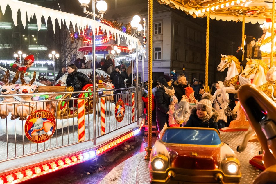 Tłumy na otwarciu Jarmarku Bożonarodzeniowego w Łodzi. Byłeś/aś? Znajdź się na zdjęciach!