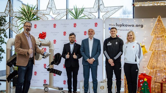ŁKS Łódź z wizytą w Hospicjum Łupkowa w Łodzi. Piękny gest tuż przed Świętami!