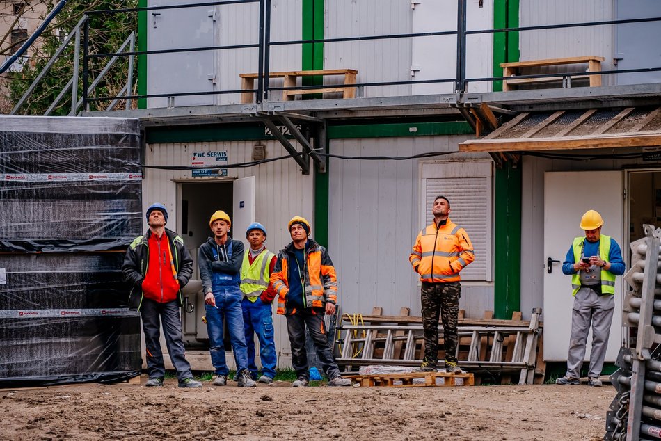 Wiecha na mieszkaniach komunalnych przy Lubelskiej w Łodzi. Praca wre!