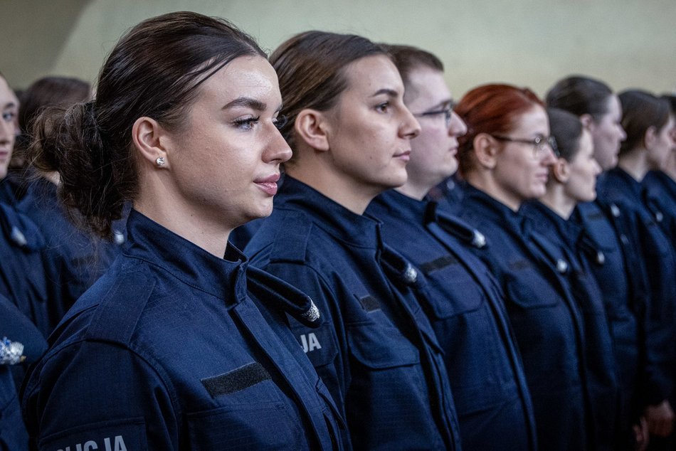 Łódź. Policja w Łodzi powiększa swoje szeregi i flotę! Aż 129 nowych funkcjonariuszy oraz 46 radiowozów