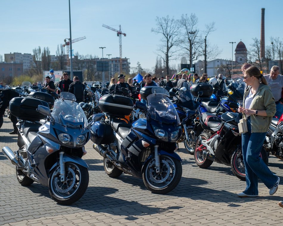 Parada motocyklistów przejechała ulicami Łodzi. Sezon rozpoczęty! Byłeś?