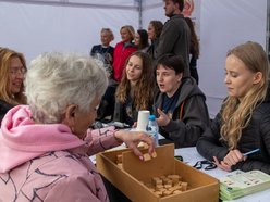 Łódź. Masz pomysł, który połączy pokolenia w Łodzi? Zgłoś się do akcji „Pokolenia w Akcji” i zgarnij fundusze!