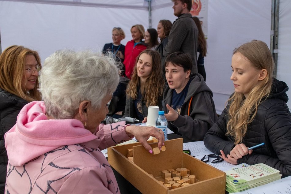 Łódź. Masz pomysł, który połączy pokolenia w Łodzi? Zgłoś się do akcji „Pokolenia w Akcji” i zgarnij fundusze!
