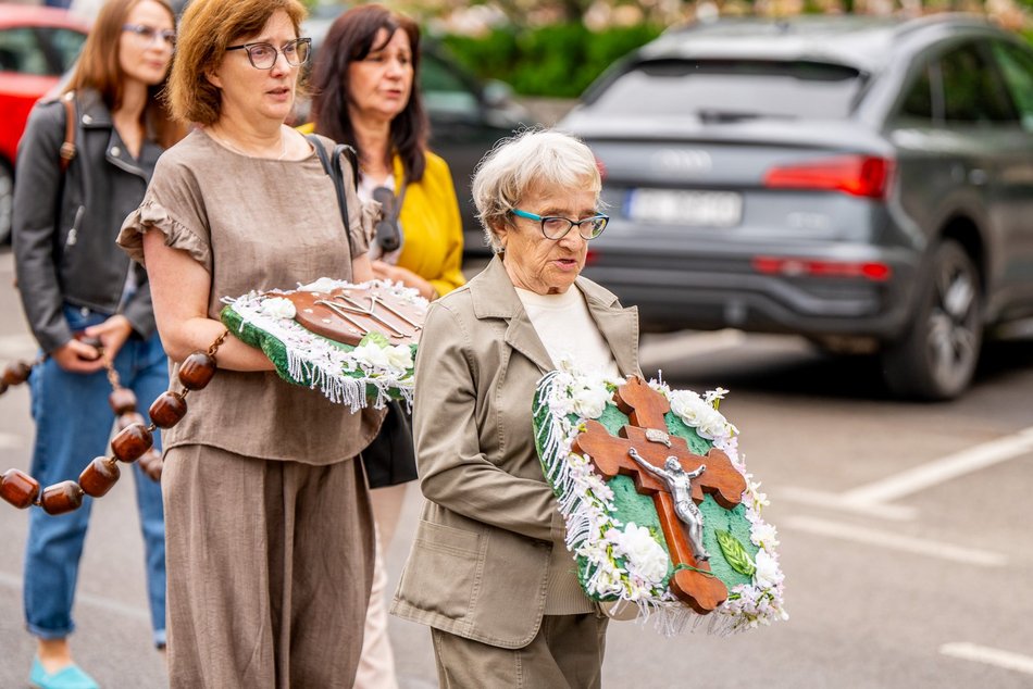 Łódź. Boże Ciało w Łodzi. Procesja z kościoła Matki Boskiej Zwycięskiej przeszła ulicami miasta