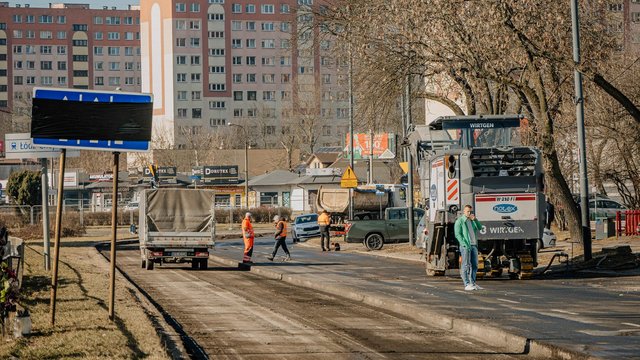 Remont Broniewskiego w Łodzi ruszył pełną parą. Drogowcy pracują nad nowym torowiskiem [ZDJĘCIA]