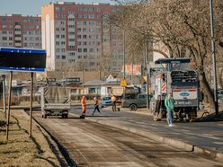 Remont Broniewskiego w Łodzi ruszył pełną parą. Drogowcy pracują nad nowym torowiskiem