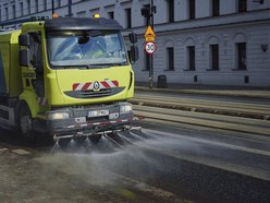 Łódź. Sprzątanie w Łodzi trwa nieprzerwanie. Na których ulicach pracowały ekipy porządkowe?