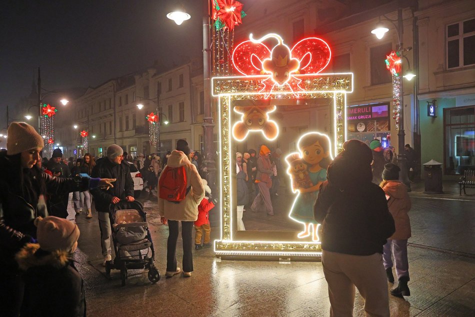 Iluminacje świąteczne w Łodzi. Zobacz najpiękniejsze ozdoby na Piotrkowskiej i placu Wolności